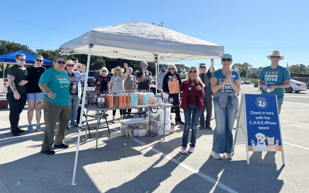 Support our pet food drive through the howlidays!